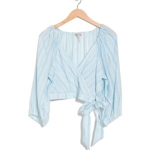 BCBGENERATION cropped blouse. NWT. Size Medium